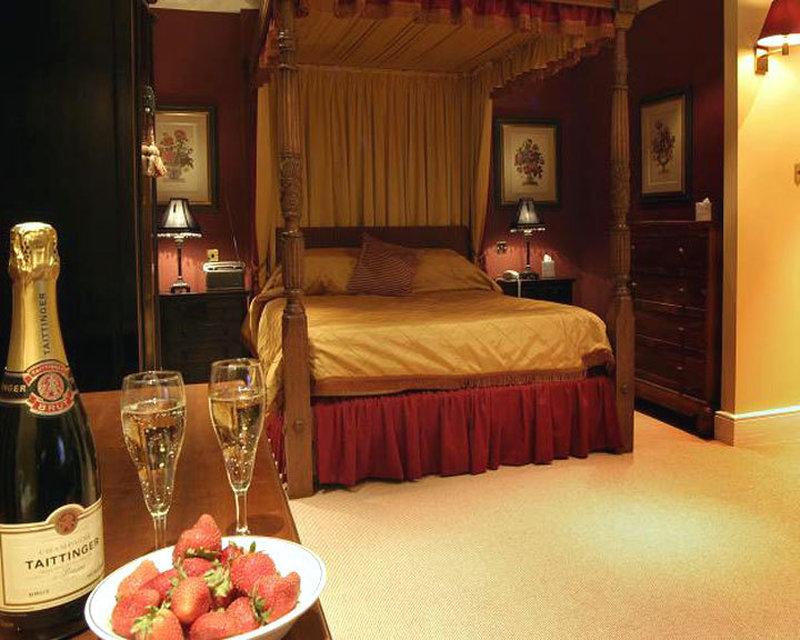 Hurtwood Hotel Peaslake Room photo