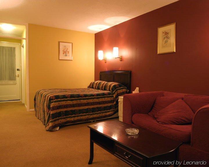 Hurtwood Hotel Peaslake Room photo