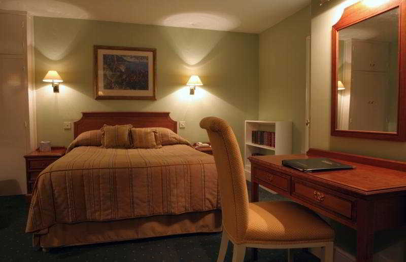 Hurtwood Hotel Peaslake Room photo
